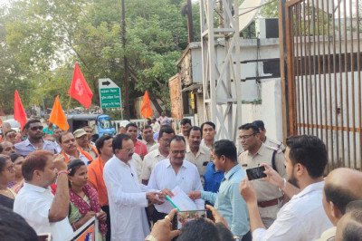 भारतीय मजदूर संघ जिला कोरबा के द्वारा स्थानीय पर्यावरण प्रदूषण की समस्या एवं निदान को किए जाने को लेकर आमसभा एवं रैली निकालकर कलेक्टर को ज्ञापन सौंपा गया
