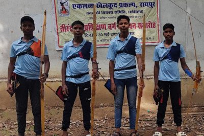 *वनवासी विकास समिति ने दी कोचिंग, नक्सल इलाक़े के चार तीरंदाज़ अब राज्य अकादमी में सीखेंगे तीरंदाज़ी के गुर*