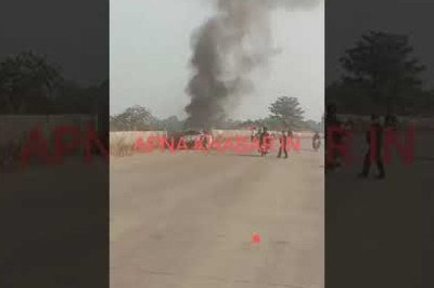 देखिए विडिओ,,कोरबा में अभी अभी चलती कार में लगी आग,,जलती कार से चालक को निकाला गया