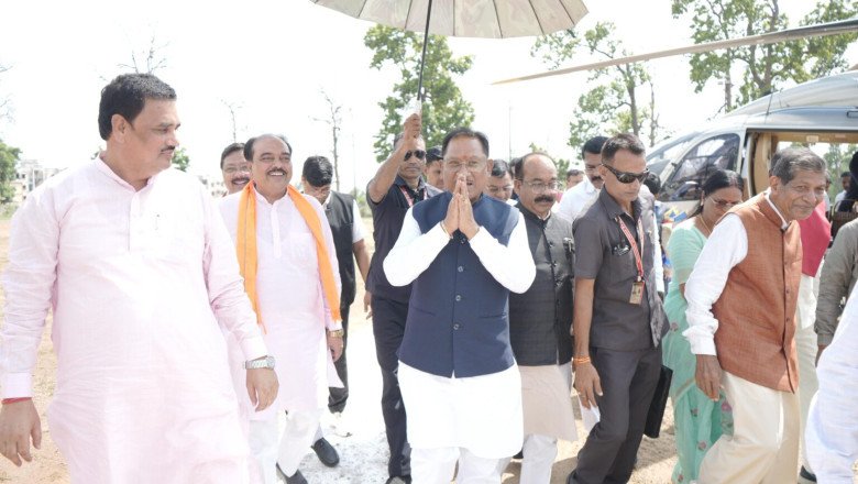मुख्यमंत्री श्री विष्णु देव साय का कोरबा पुलिस लाइन हेलीपेड पर जनप्रतिनिधियों ने किया आत्मीय स्वागत*