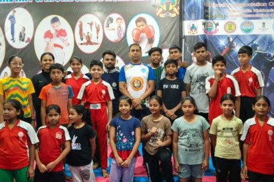 राष्ट्रीय किकबाक्सिंग प्रतियोगिता हेतु छत्तीसगढ़ की सब जूनियर किकबाक्सिंग टीम रवाना*