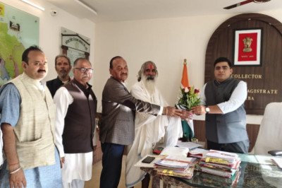 नमामि हसदेव सेवा समिति के सदस्यों ने कलेक्टर. कुणाल दुदावत से की मुलाक़ात..