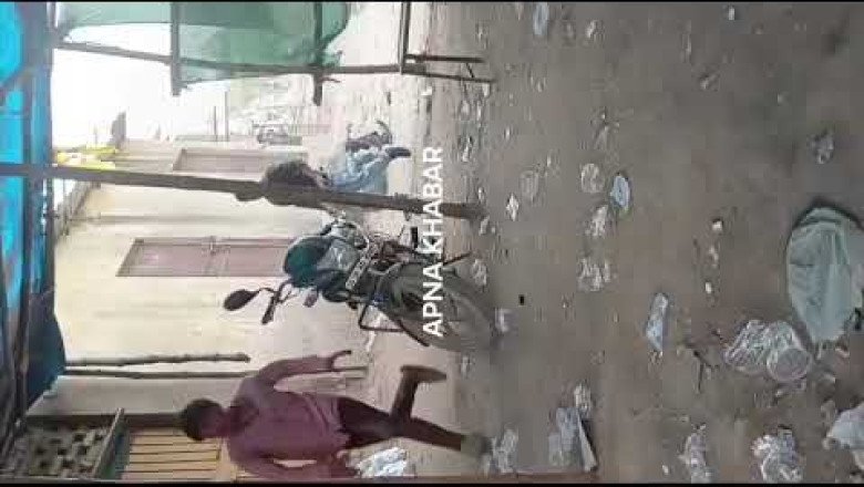 देखिए लाइव विडियो,,सर पर बोतल फोड़ते नजर आए 2 गुट के युवक, इस शराब दुकान में हुआ जम कर बबाल,,