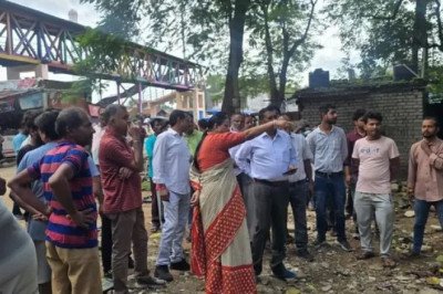 झुकती है दुनिया झुकाने वाला चाहिए… ये लाइन को सच साबित किया है मेयर संजू देवी ने... बड़ा एक्शन, 15 दिन और 2 महीने में... नहीं तो,,