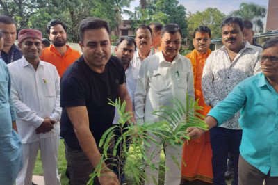 न्यू कोरबा हॉस्पिटल परिसर में ‘एक पेड़ मां के नाम’ अभियान के तहत पौधारोपण