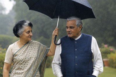 खबर जरा हट के ...कभी-कभी इतिहास एक ऐसी छोटी-सी तस्वीर भी छोड़ जाता है, जो पूरी राजनीति से कहीं बड़ी कहानी कह देती है।