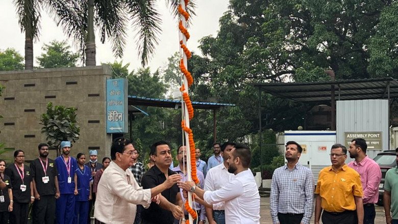 न्यू कोरबा हॉस्पिटल में मरीज के साथ किया ध्वजारोहण